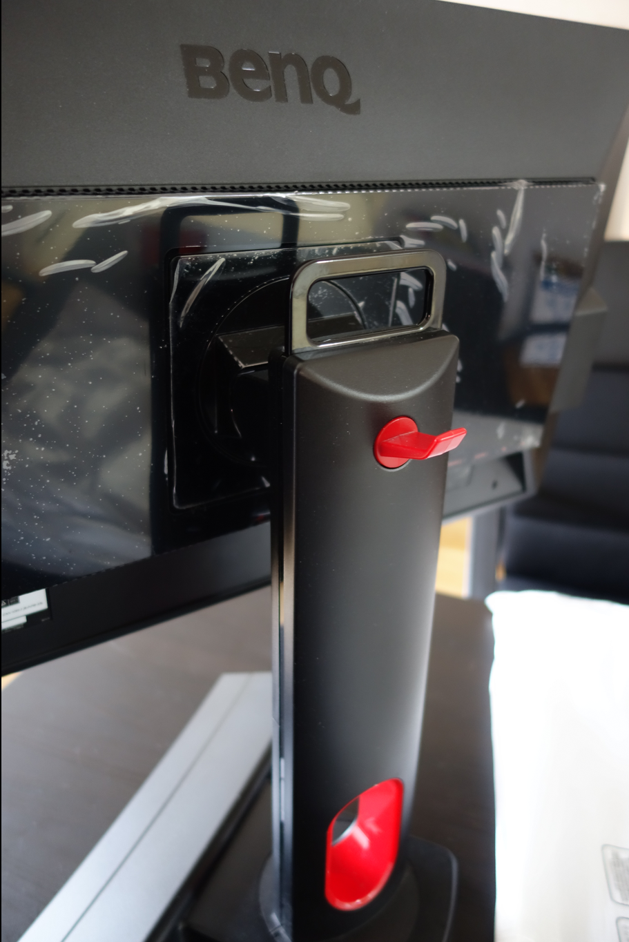 耳机架和理线孔