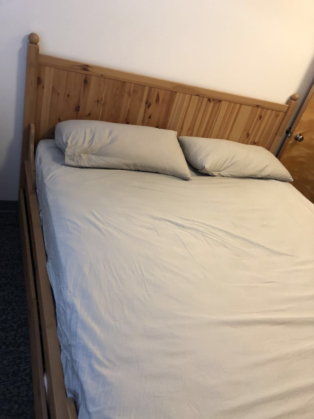 bed1.jpg
