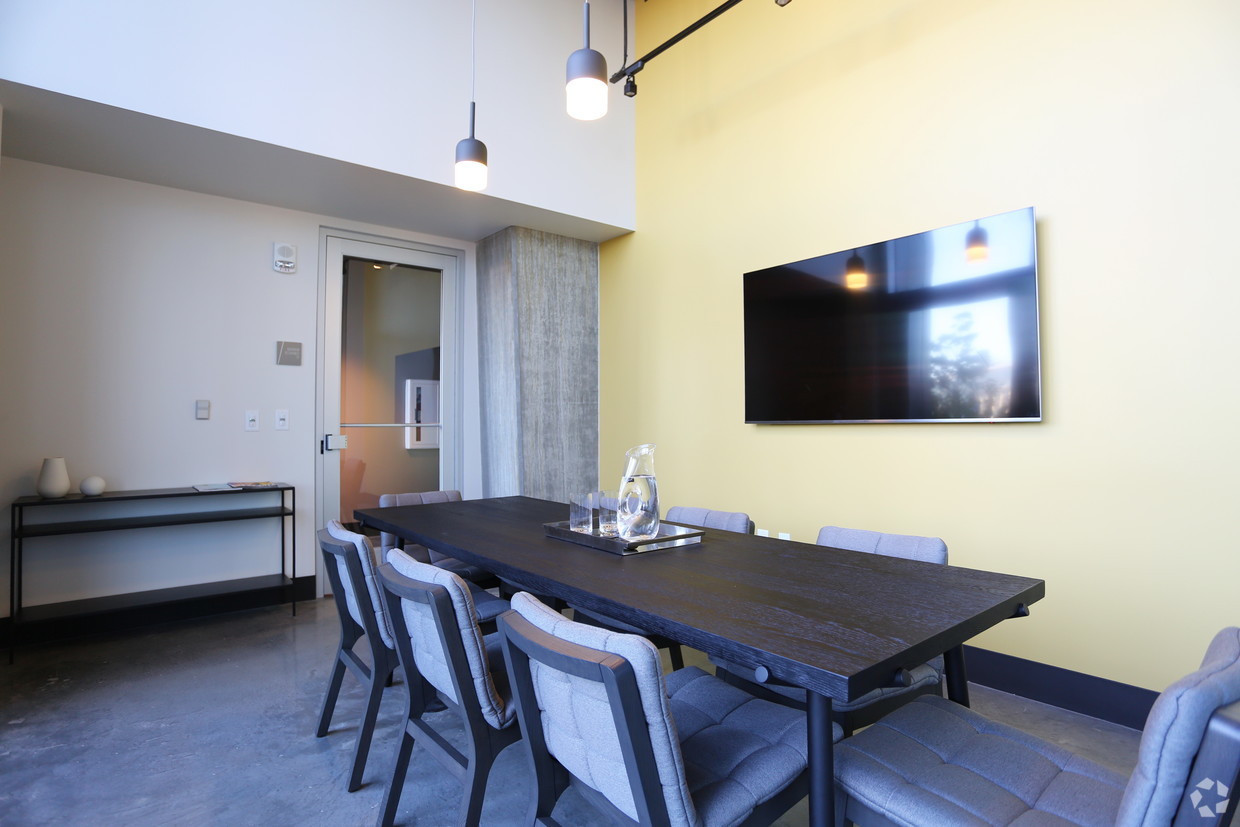 kinects-tower-seattle-wa-interior-photo (3).jpg