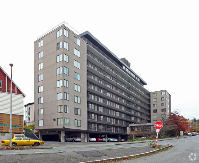 college-place-apartments-seattle-wa-primary-photo.jpg