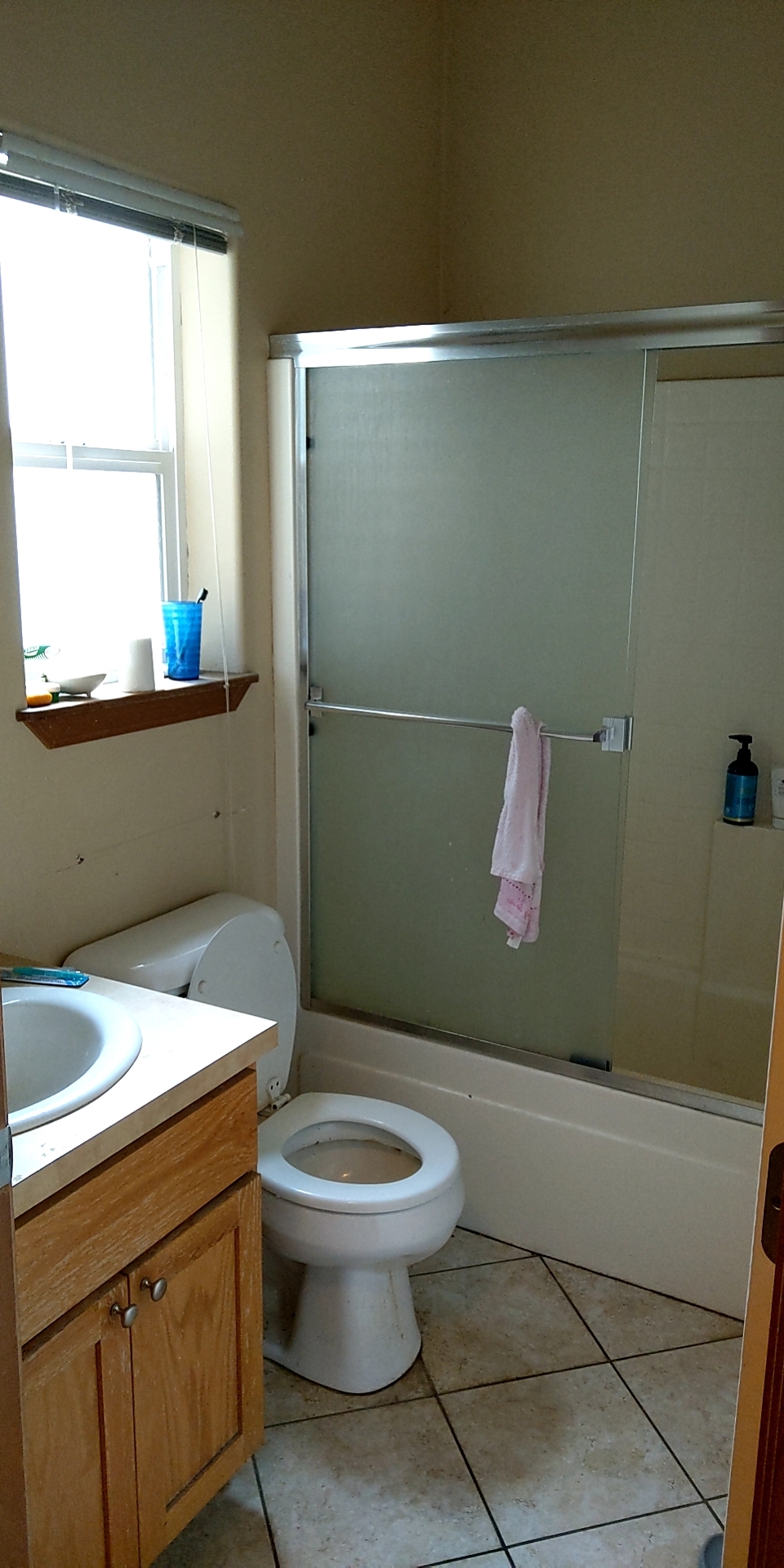 1楼2人公用的卫生间