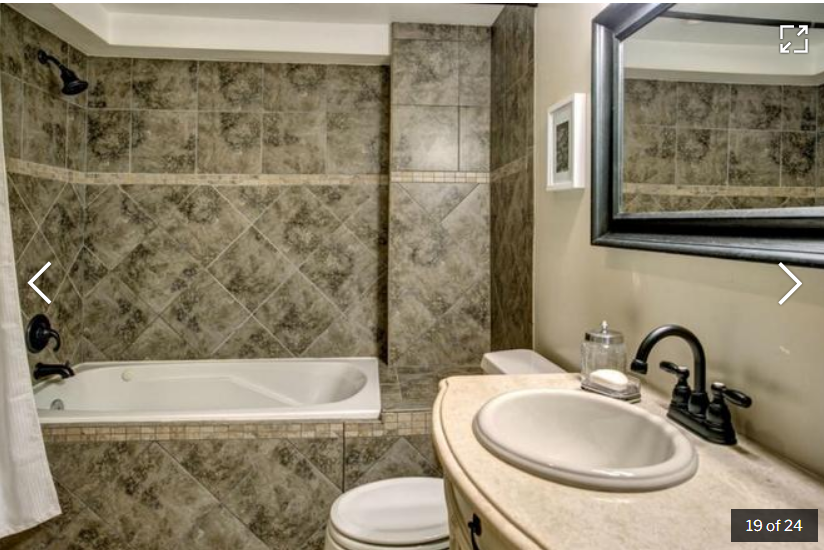 独立的FULL BATHROOM